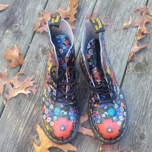 Dr Martens 1460 Pascal Wanderlust Backhand Floral Print Lace Up Combat Boot - Picture 2 of 13